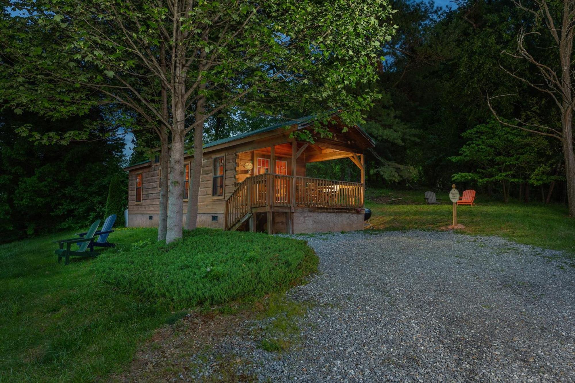 Engadine Inn And Cabins Candler Exterior foto